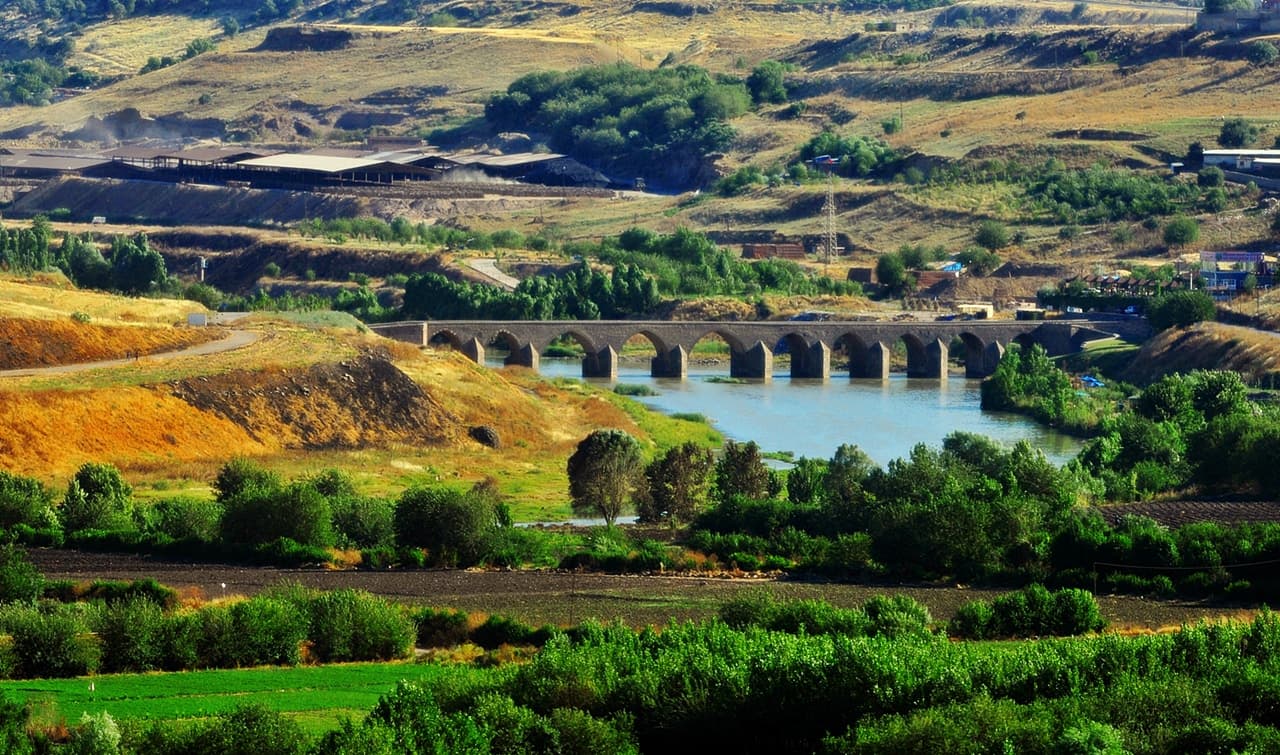 Dicle Bridge (Ten-Arched Bridge)