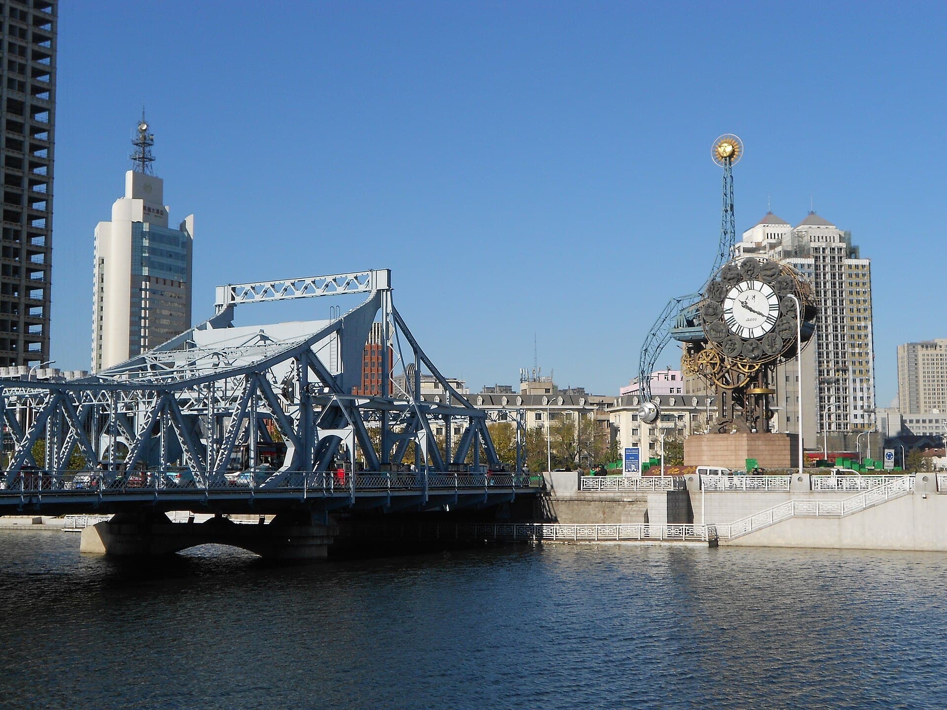 Jiefang Bridge and the Hai River banks