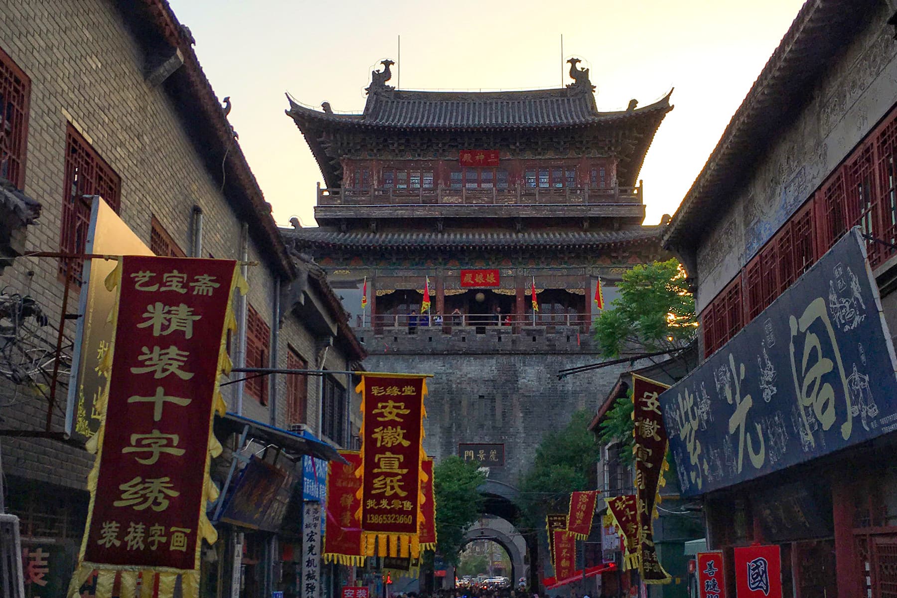 Lijing Gate and Luoyang Old Town