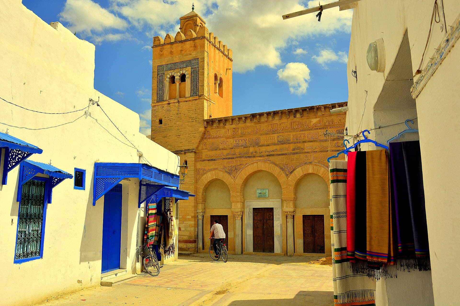 جامع الأبواب الثلاثة (مسجد ابن خيرون)