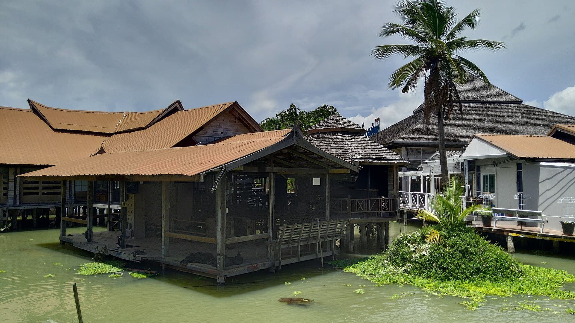 Pattaya Floating Market (Four Regions Market)