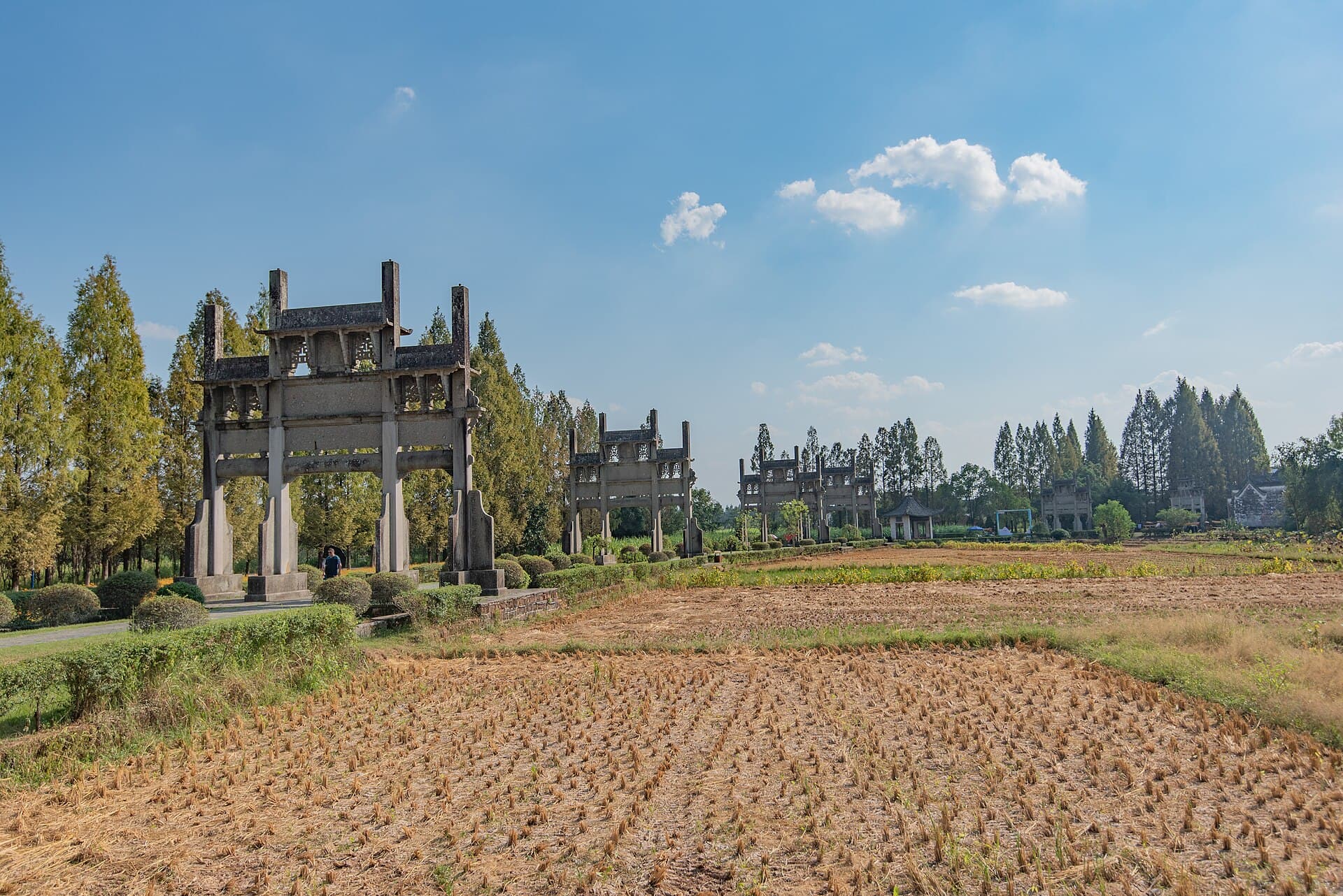 Tangyue Memorial Archways