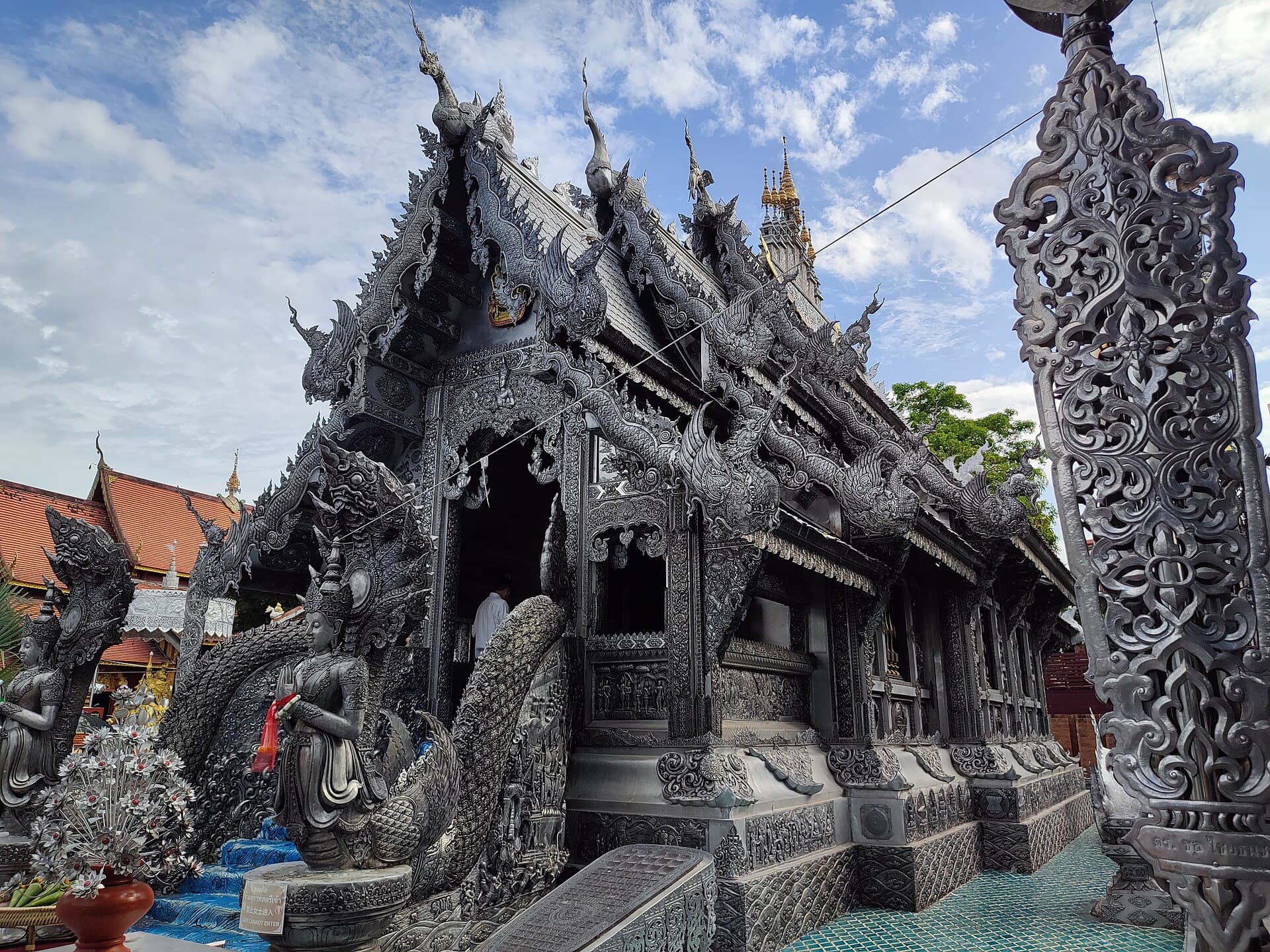 Wat Sri Suphan (Silver Temple)