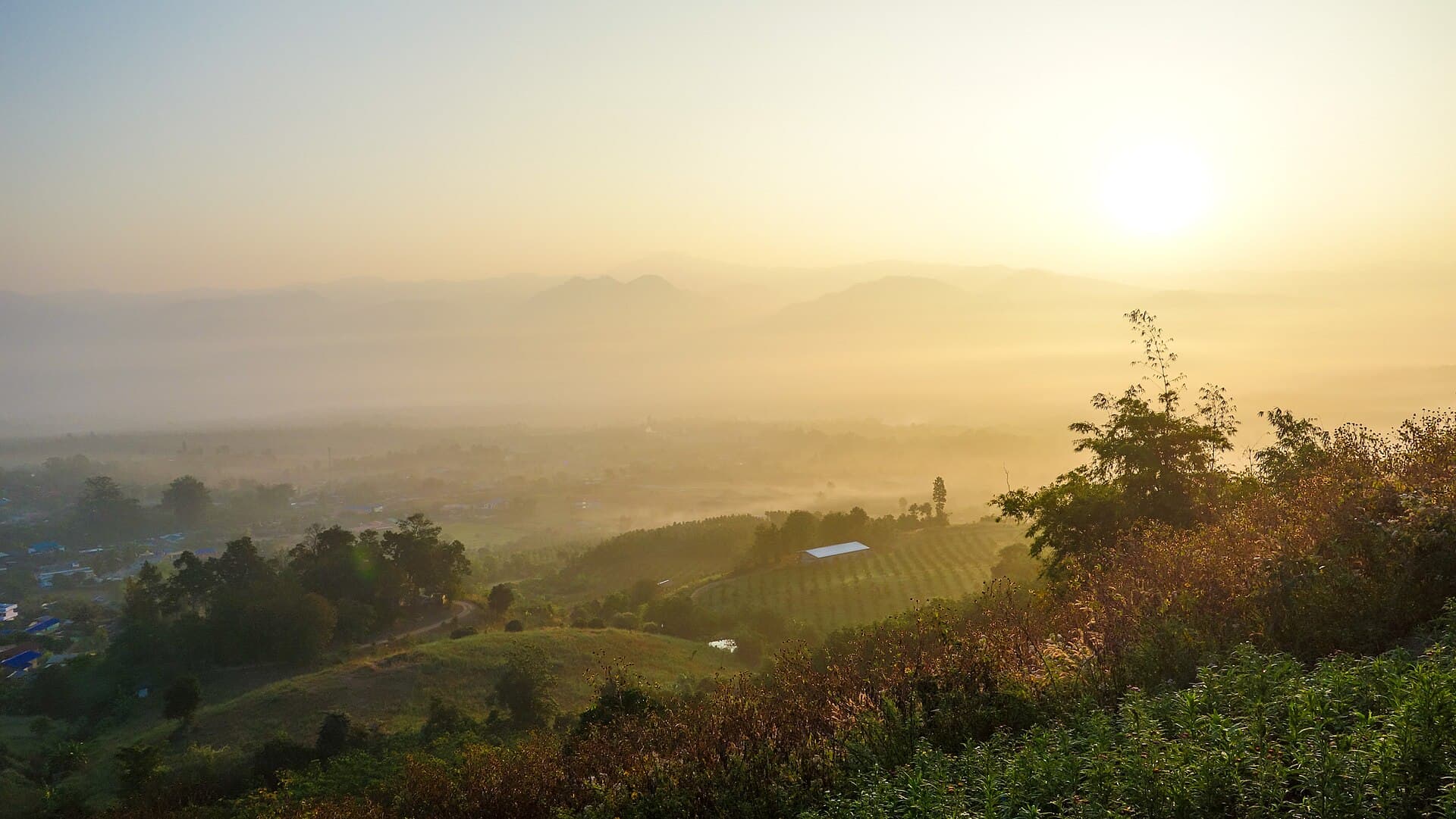 Yun Lai Viewpoint and Santichon Village